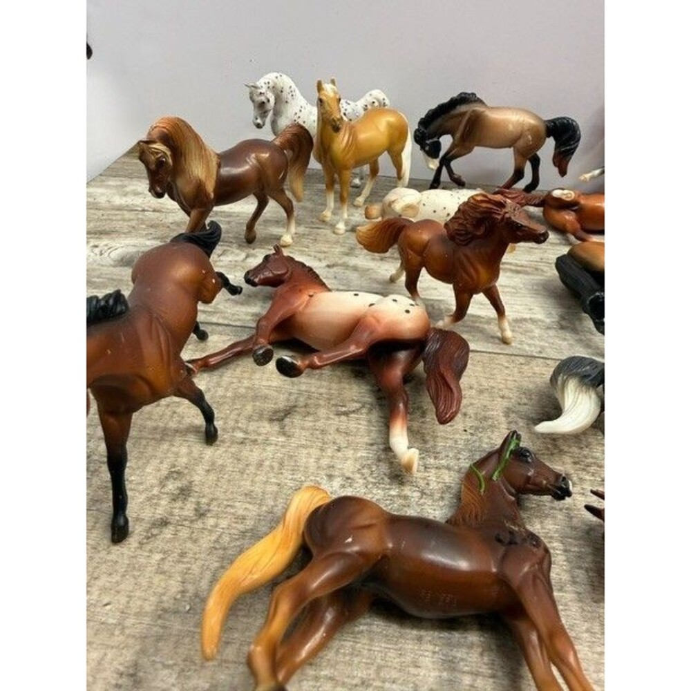 Huge Lot Of 44 Breyer Reeves Horses Stablemates 1/32 Assorted - Picture 2 of 10